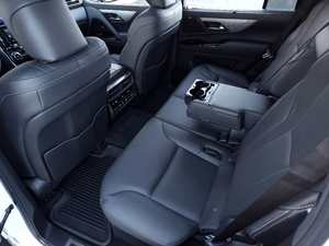 SUV d'occasion 2024 V6 3,5 litres atmosphérique, importation européenne, conduite à gauche, norme Euro V, transmission automatique, sièges en cuir - Product Image 4