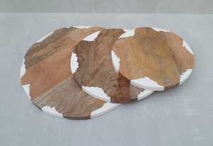 Ensemble de 4 sous-verres en résine époxy et en bois de qualité BLEND avec support Dessous de verre rond carré décoratif en résine époxy - Product Image 5