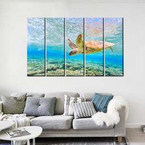Arte de pared azul océano: Impresión en lienzo de tortuga marina nadando para una decoración elegante del hogar, 5P: Gallery Wrapped - Product Image 1