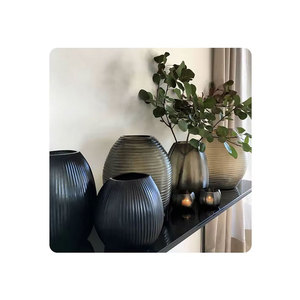 Vase en verre décoratif de couleur d'intérieur de haute qualité - Product Image 3