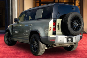 Occasion La N.D R.o V.er DE FE ND ER 2024 Turbo Automatique Volant à Gauche Sièges en Cuir 5 Places Phares Xénon Caméra Arrière Tactile - Product Image 3