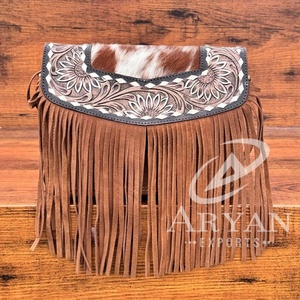 กระเป๋าสะพายไหล่ลายดอกไม้หนังกลับประดับด้วยเครื่องมือทำมือใหม่ - Product Image 1