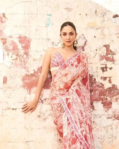 Proveedor indio de Bollywood Georgette suave con Sari de trabajo de bordado múltiple pesado con blusa de lujo Suministro mundial de <span class=keywords><strong>India</strong></span> - Product Image 4