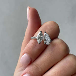 Bague de fiançailles en diamant de laboratoire 2,80 carats, taille poire et marquise, couleur D-E-F, clarté VVS-VS, certifiée IGI - Product Image 1
