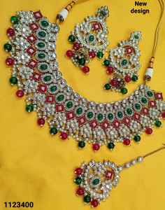 Latest Round Stylish Kundan & Drop FancyTraditional GoldTone Kundan Pearl <b>Choker</b> <b>Necklace</b> Set With Matching Earring&Mangtika Set - Product Image 4