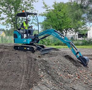 Achetez une excavatrice Sunward SWE 20F/FED à vendre, avec une puissance de 18 chevaux et une profondeur de creusement maximale de 2,3 mètres de profondeur au total. - Product Image 5
