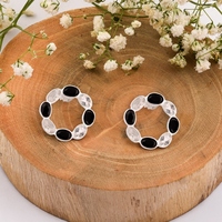 Piedra preciosa natural Arco Iris y ónix negro Diseñador único Chapado en oro Plata de Ley 925 Joyería hecha a mano Pendiente para mujer.