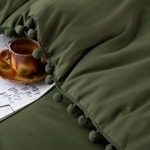 Juegos de edredón verde oliva Juego de edredón de cama bohemio de tamaño completo con pompones Diseño de flecos Ligero - Product Image 5