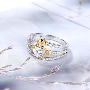 Anillo Claddagh de Plata de Ley con Cristal y Corte de Corazón en Dos Tonos Jeulia - Product Image 5