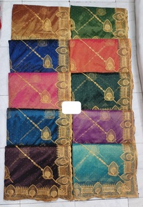 Saree indien moderne en mousseline de soie organza avec broderie de qualité supérieure et bord festonné à la mode disponible à des tarifs favorables à l'exportation - Product Image 3