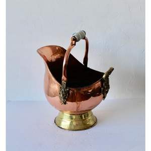 Seau à charbon en cuivre fabriqué à la main avec une large finition vieillie, parfait pour les cheminées rustiques des maisons de campagne ou les intérieurs anciens - Product Image 5