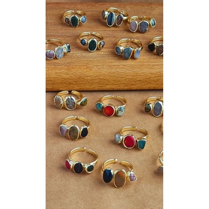 Elegante Anillo de Moda Chapado en Oro con Detalles de Piedras Naturales para Reventa en Boutiques - Product Image 2