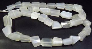 Perles à facettes naturelles en pierre de lune blanche de 16 pouces 7-14mm pierres précieuses en vrac Style pépite pierres de lune à facettes - Product Image 6