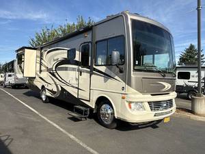 Seconde main Clean 2014 Fleetwood Bounder 33C RV - Product Image 2