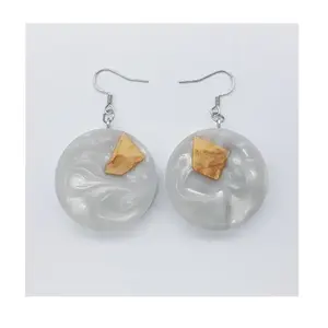 Lujosos pendientes de gota de resina hechos a mano a la moda de la India de alta calidad y colores de mujer personalizables altamente pulidos - Product Image 1