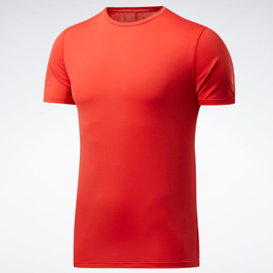Camiseta holgada de algodón para un aspecto elegante: un ajuste relajado y moderno que ofrece comodidad, perfecta para días activos y ropa informal - Product Image 3