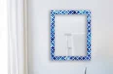 Espejo de pared con incrustaciones de resina única, declaración artesanal premium para hogares y espacios de boutique - Product Image 2