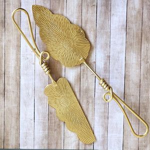 Gold Finish Metal <b>Cake</b> <b>Server</b> Spoon With Comfortable Grip Suitable For Kitchen And Catering Presentation Setup - Product Image 1