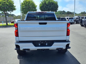 CLEAN 2024 C H e v r ol e t Si l v e r a d o 1500 High Country Crew Cab 4WD - Product Image 2