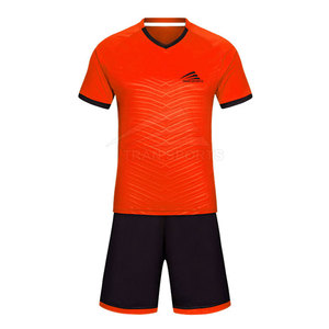 Uniformes de football 2024 les plus vendus, haute qualité, 100% polyester, respirants, confortables, couleur personnalisée, nom de l'équipe, logo, service OEM - Product Image 1