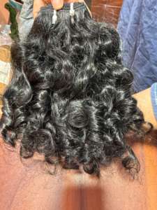 Nouvel arrivage de paquets de cheveux humains vierges indiens bouclés paquets de cheveux humains bouclés birmans offre de haute qualité doux et durables - Product Image 3