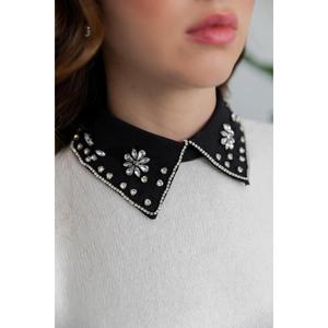 Maglione con colletto a camicia da donna con dettagli ricamati artigianali