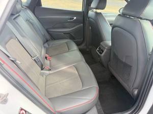 IMPRESIONANTE Hy-un-dai So-na-ta SEL Plus Sedán 4D 2023 con Transmisión Automática y Motor de 4 Cilindros - Product Image 5