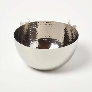 Un bol en laiton plaqué argent avec une texture martelée et un motif d'orchidée, conçu pour servir de décoration. - Product Image 5