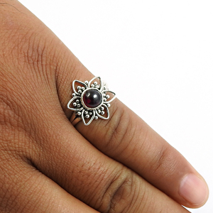 Aspecto elegante Plata de Ley 925 Granate rojo natural Piedra preciosa Forma de flor Anillo elegante Joyería fina hecha a mano Precio de fábrica directo - Product Image 3