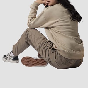 เสื้อสเวตเตอร์คอกลมของผู้หญิงผ้าคอตตอนแบบเรียบปักลายสำหรับตกแต่งโลโก้หน้าสำหรับฤดูหนาว - Product Image 2