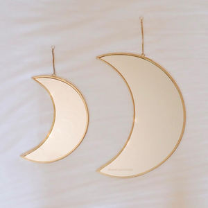 Venta caliente Cristal transparente Borde de latón Montado en la pared Acabado en oro Sala de estar Espejo de pared decorativo Forma De Luna Decoraciones de tamaño personalizado - Product Image 1