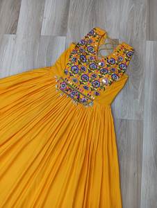 Vestido de seda elegante de diseñador indio Navratri para mujer, vestido largo con espejo, borde de encaje, ropa de fiesta de estilo pakistaní indio - Product Image 5