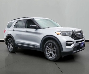 Ford Explorer XLT AWD 2023 d'occasion, excellent état, prêt à être expédié - Product Image 1