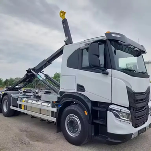 Camions à benne basculante Iveco 2023, direction à gauche, automatiques, pneus R20, intérieur foncé, sièges en cuir avec caméra arrière - Product Image 1