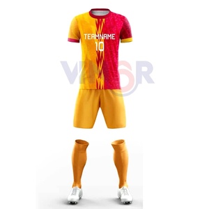 Short d'uniforme d'équipe de football de conception OEM de haute qualité, respirant et fabriqué en usine, ensemble avec logo imprimé par sublimation Nouvelle arrivée en vente - Product Image 1