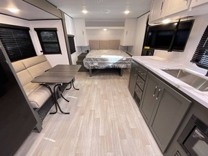 Remolque Fairly KH Usado Nuevo 2026 Keystone B-u-l-l-e-t C-l-a-s-s-i-c 18RBC listo para la venta - Product Image 5