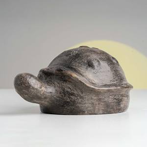 Statue en argile de la grande tortue noire de la poterie de Sejnane - Product Image 1