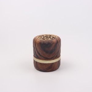 Brûleur d'encens religieux en bois d'acacia fabriqué à la main Insert en métal Design sculpté durable pour la maison Aromathérapie Méditation Relaxation - Product Image 3