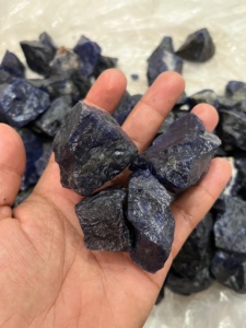 Pierre brute de sodalite bleue naturelle sculptée en gros, cristal de guérison, décoration de maison et de jardin, mascotte - Product Image 3