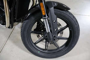 Disponible dès maintenant : Nouvelles motos Speed (Twin) 900 2025 en stock - Product Image 5