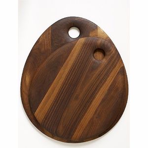 Planche à découper en bois de noyer de qualité alimentaire, résine époxy rouge foncé de luxe, planche à fromage personnalisée, ensemble cadeau de pendaison de crémaillère, planche à découper - Product Image 6