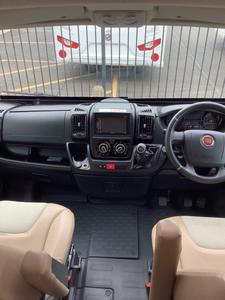 Autocaravanas de Lujo Rapido 7065FF de 2017 para Acampar, Caravana con Aire Acondicionado y Agua en Venta - Product Image 2