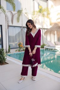 Ensemble Salwar Moderne en Velours Bourgogne pour Femmes avec Travail en Gota Argenté, Tenue de Fête, Vêtement Ethnique Indien pour les Fêtes - Product Image 5