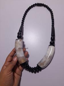 Colliers faits à la main américains élégants pour femmes et filles Chaînes de perles en corne naturelle de haute qualité Vente chaude pour une utilisation quotidienne de fête - Product Image 2