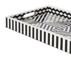 Plateau de service rectangulaire en résine incrusté fait à la main avec style classique et détails de précision pour tables à manger haut de gamme - Product Image 4