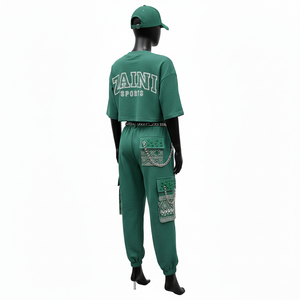 Ensemble femme : tee-shirt court en molleton de coton et polyester 240 GSM de haute qualité et pantalon cargo vert foncé avec logo brodé en strass - Product Image 6