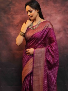 Hermoso Sari de Seda con Tejido Jacquard de Kasturi Store, Adornado con Trabajo Tradicional de Zari para Fiestas de Verano e Invierno - Product Image 2