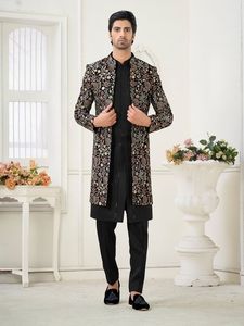 BORDADO EN IMPRESIONANTES ENCOMIENTOS DE NOVIO, KURTA Y PANTALÓN CON CUENTAS DE CRISTAL EMBELLECIDAS, RESHAM, TRABAJO DE DABKA = 2024 - Product Image 2