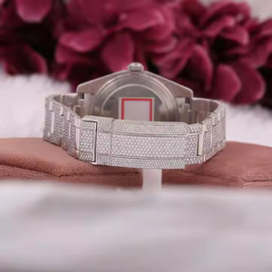 Reloj de pulsera ostentoso de lujo de alta calidad, esfera azul completamente helada, caja de acero monocromática VVS Moissanite con esfera de fecha, Trendsetters - Product Image 5