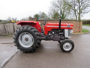 รถแทรกเตอร์ฟาร์ม Massey Ferguson 165 สีแดง สภาพดี 65 แรงม้า ขับเคลื่อน 2 ล้อ เกียร์ธรรมดา สำหรับเครื่องยนต์ดีเซล พร้อมอะไหล่หลัก - Product Image 1